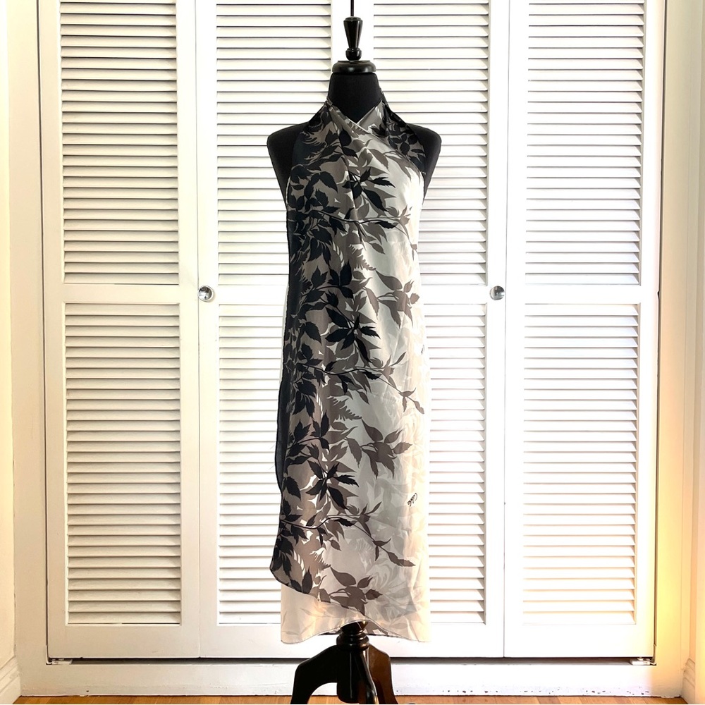 Monochrome beach sarong